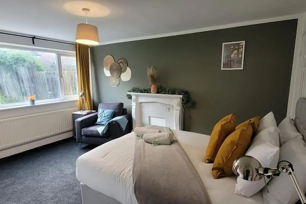 Holiday home Modern 4 Bedroom House Lemington