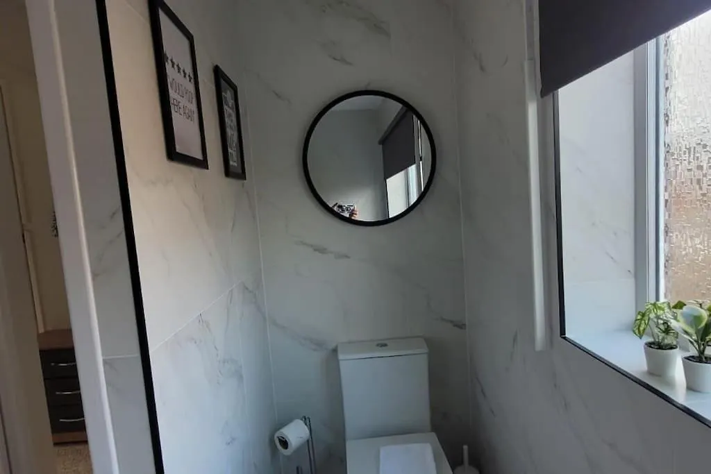 Modern 4 Bedroom House Lemington