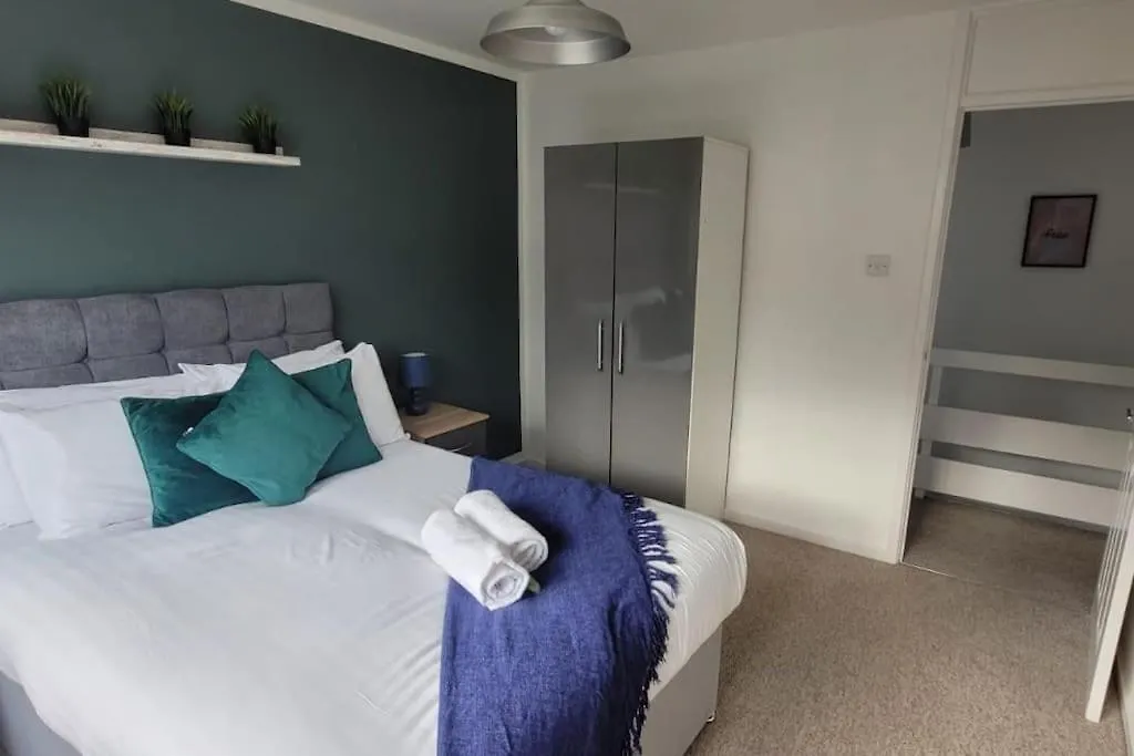 Modern 4 Bedroom House Lemington